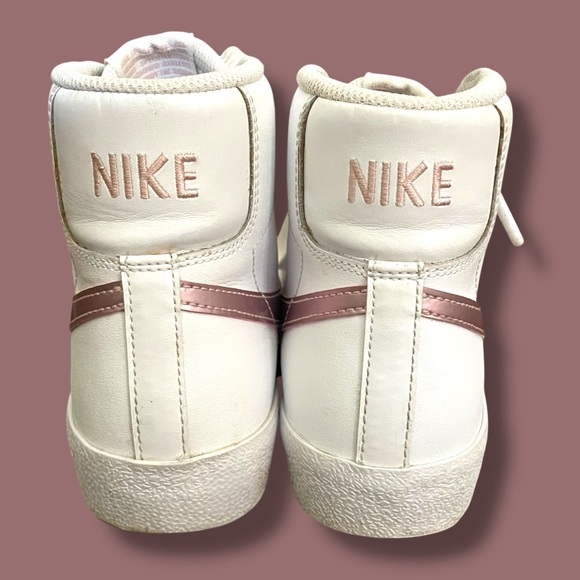 Nike Blazer Mid ’77 Vintage SE – White/Pink Oxford (Women’s) - Picture 2 of 4